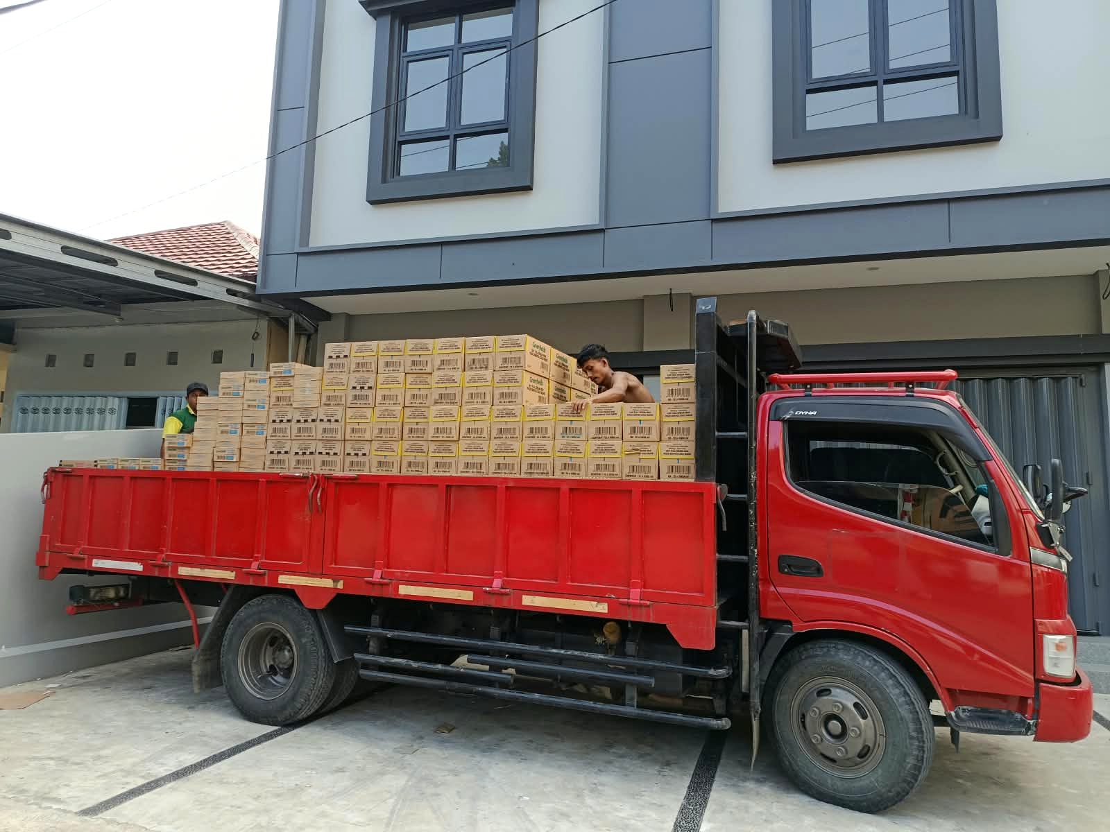 Muatan pelanggan MSK Express dinaikkan ke truk cargo